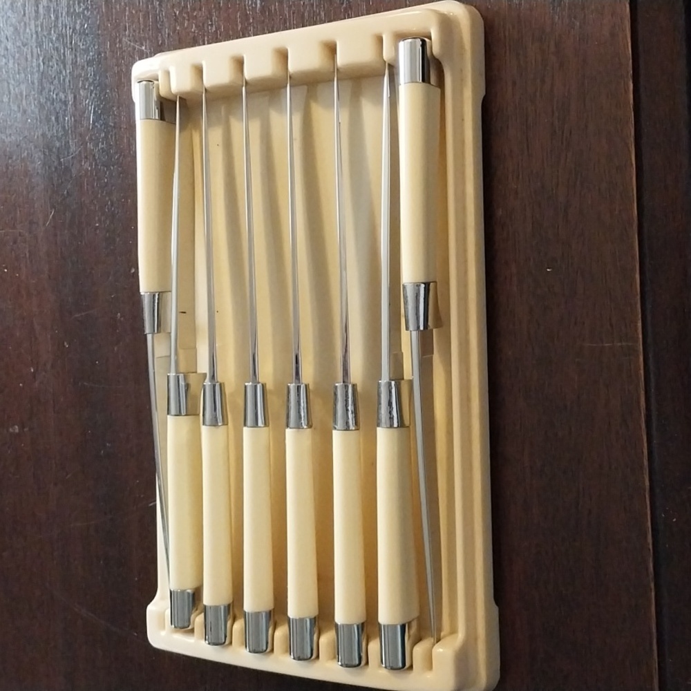 Vintage carvel Hall steak knives by Bridell, set of 8 in original box